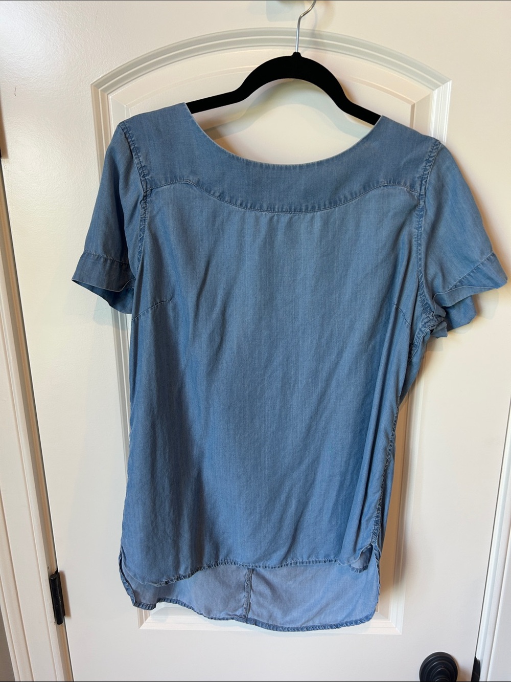 crown & ivy Light Blue Chambray Short Sleeve Top